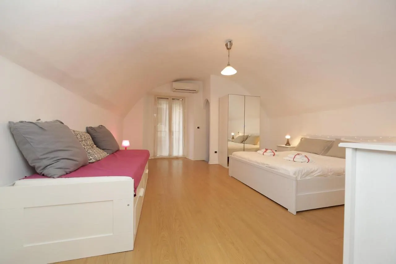 Ontoledo Apartment Naples 0*,  Italy