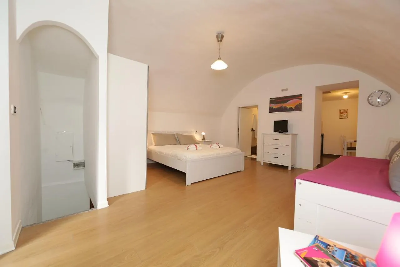 Ontoledo Apartment Naples Italy