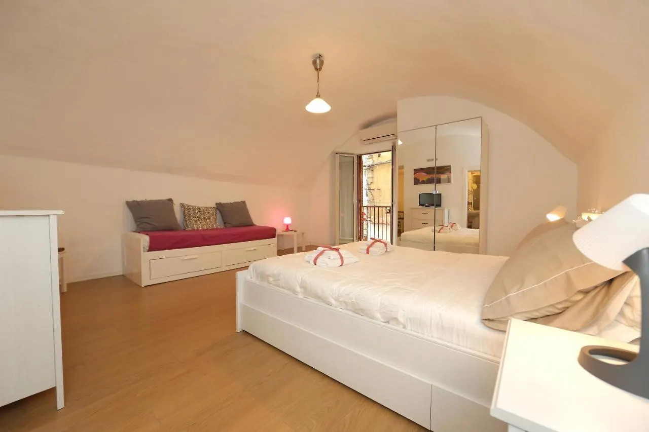 Ontoledo Apartment Naples Italy