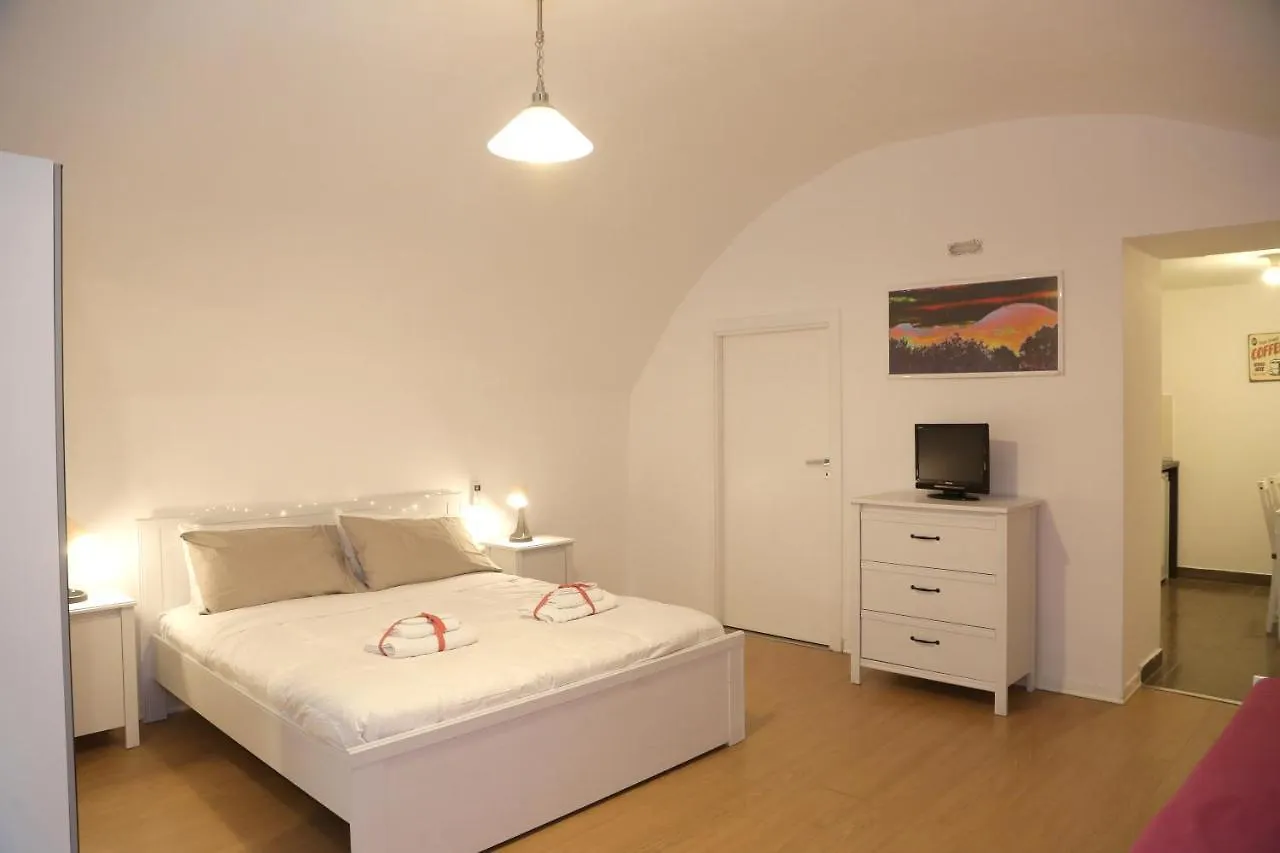 Ontoledo Apartment Naples Italy